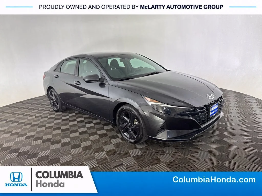 Used 2022 Gray Hyundai SEL image 1