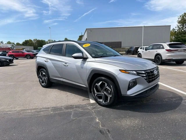 Used 2022 Silver Hyundai SEL Convenience image 3