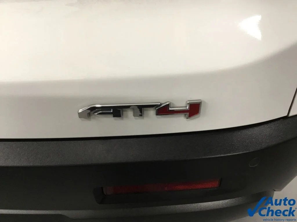 Used 2022 White GMC AT4 image 16