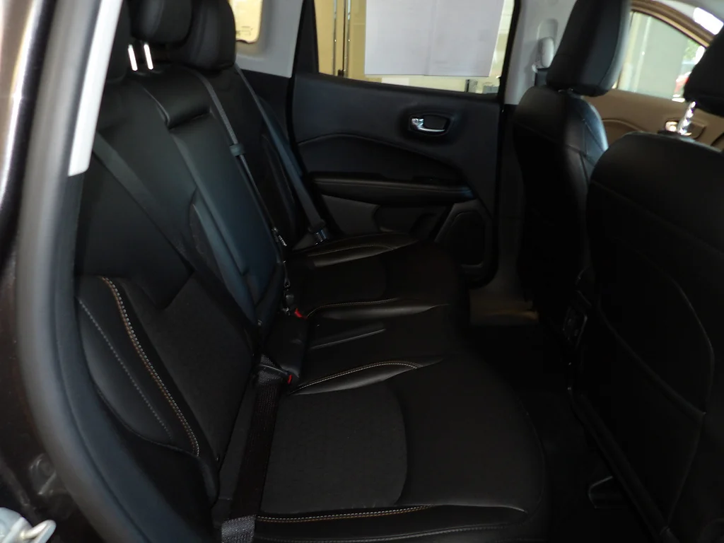 Used 2021 Granite Crystal Metallic Clear Coat Jeep Latitude image 17