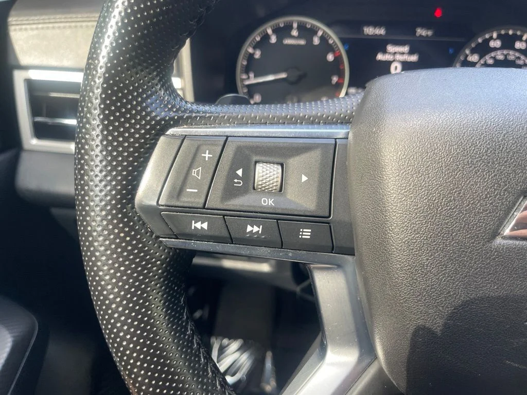 Used 2024 White Mitsubishi SE image 19