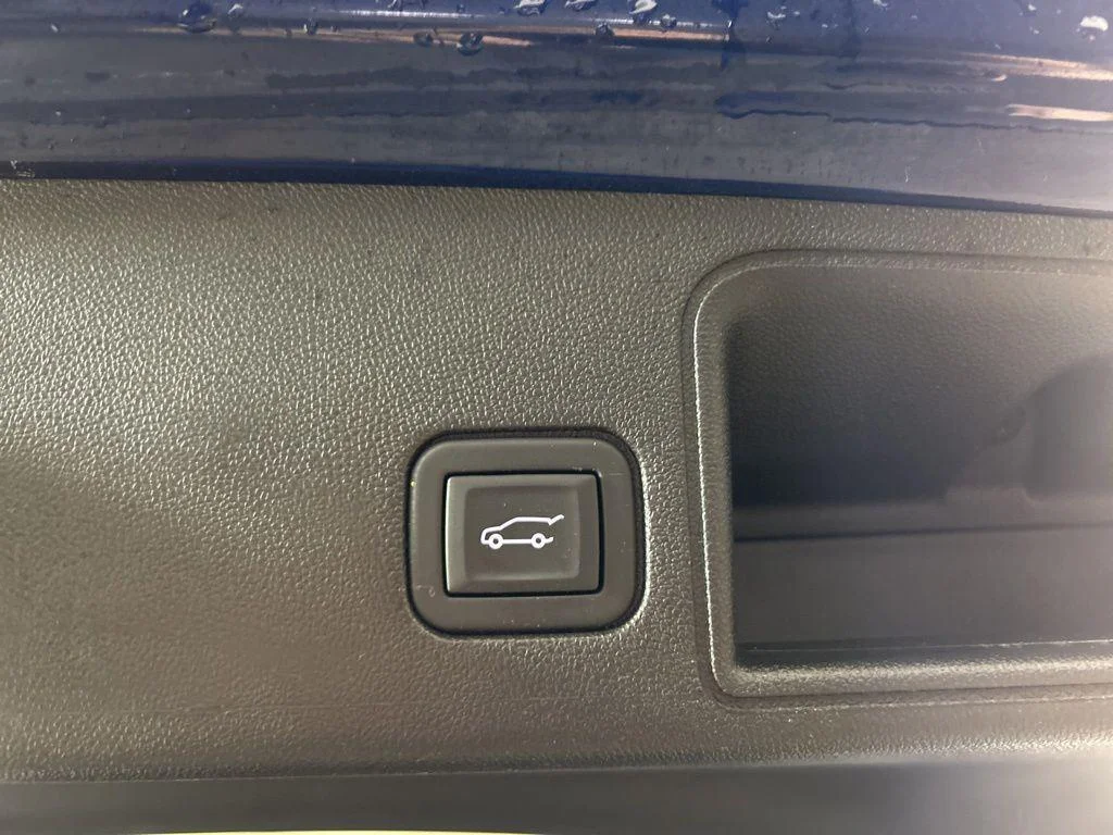 Used 2023 Marine Metallic GMC SLE image 9