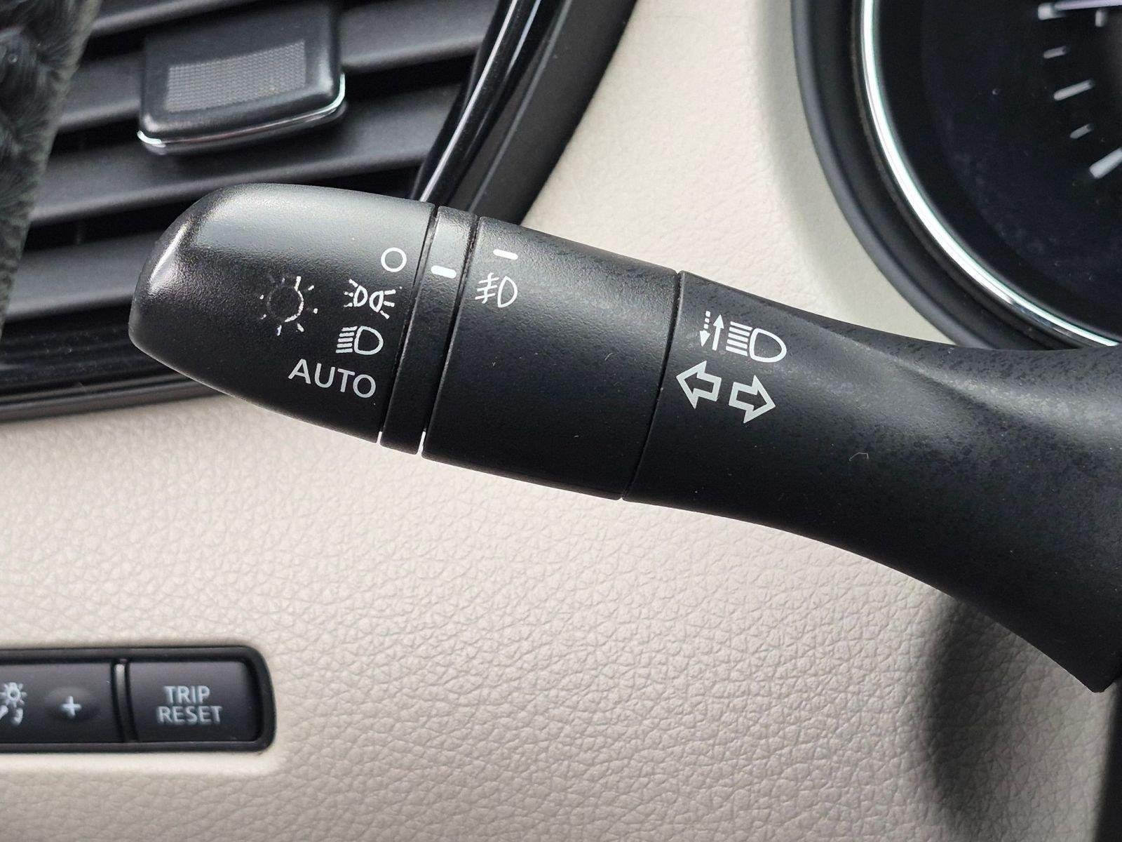 Used 2018 Pearl White Nissan SL image 25
