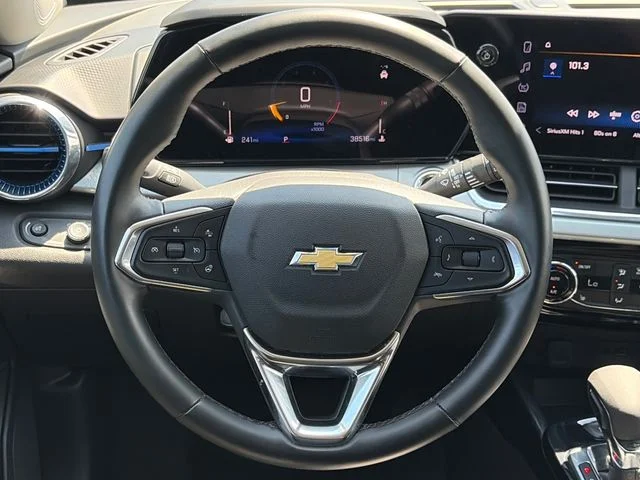 Used 2025 White Chevrolet LT image 14