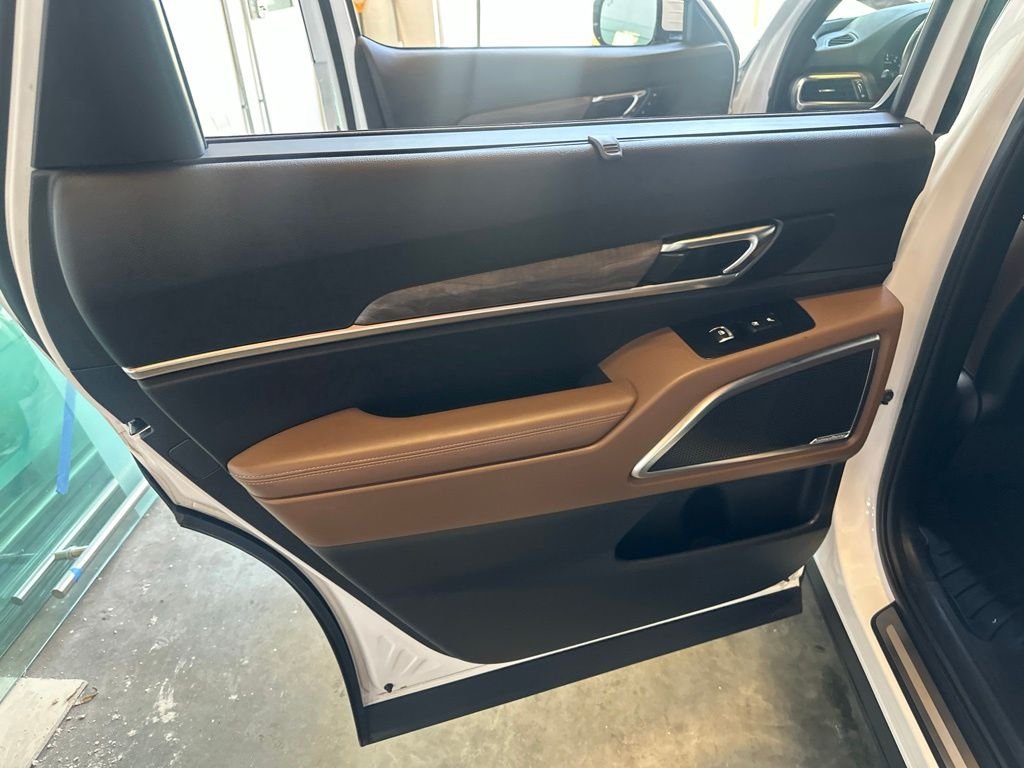 Used 2021 White Kia SX image 24