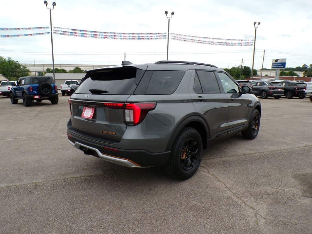 New 2026 Carbonized Gray Metallic Ford Tremor® image 7
