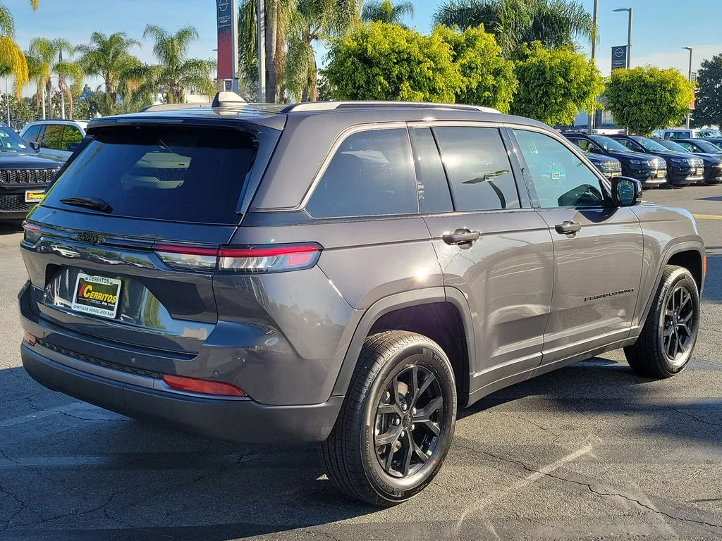 New 2026 Baltic Gray Metallic Clear-Coat Exterior Paint Jeep Altitude image 19