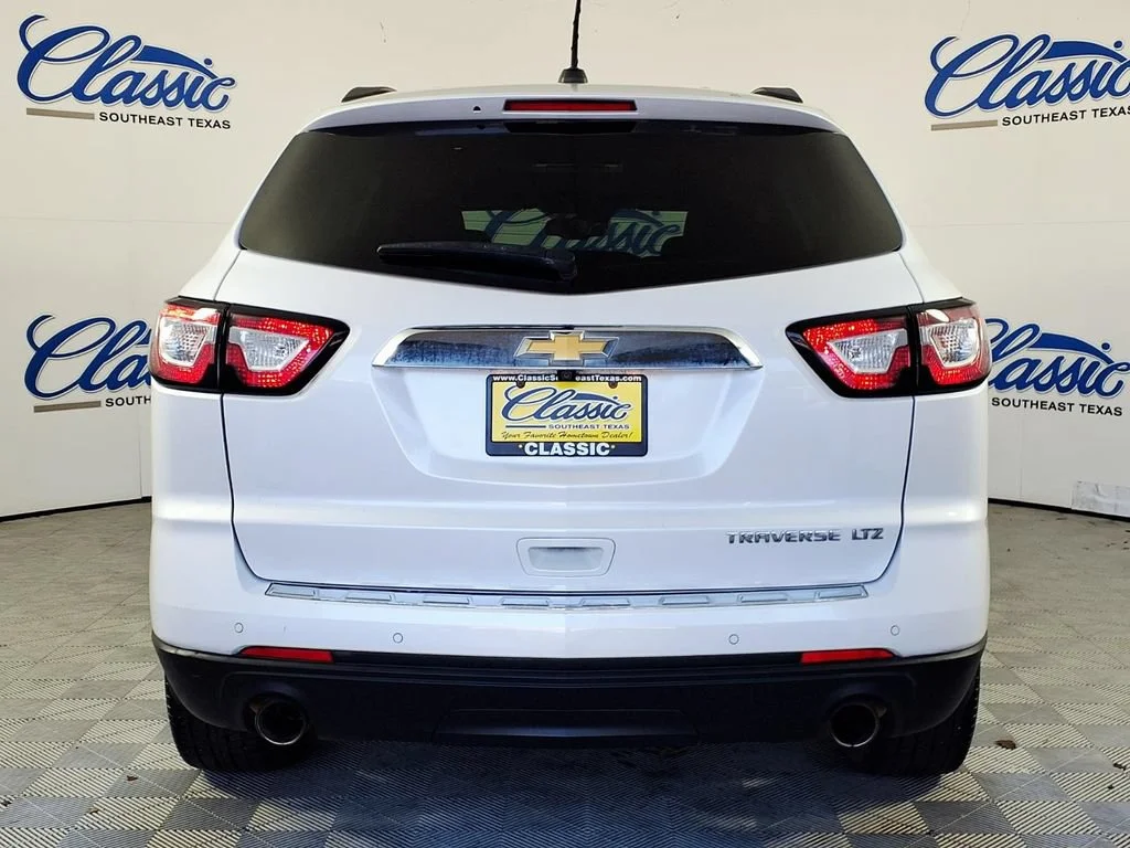Used 2016 IRIDESCENT PEARL TRICOAT Chevrolet LTZ image 4