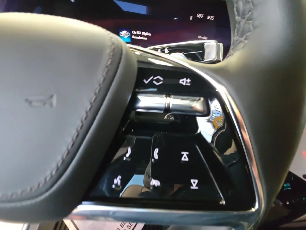 Used 2025 Crystal White Tricoat Cadillac Sport Platinum image 25