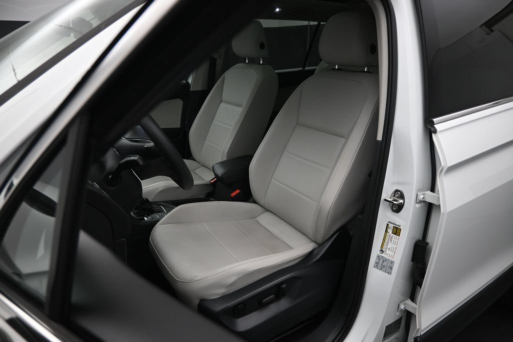 Used 2021 White Volkswagen 2.0T SEL image 9