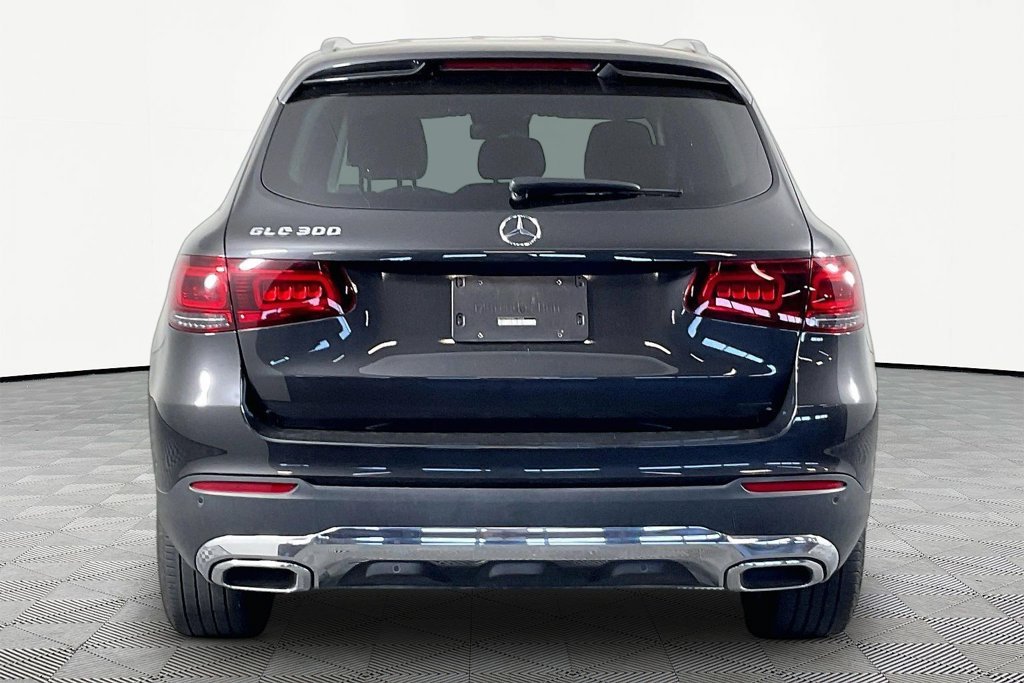 Used 2022 Black Mercedes-Benz GLC 300 image 4