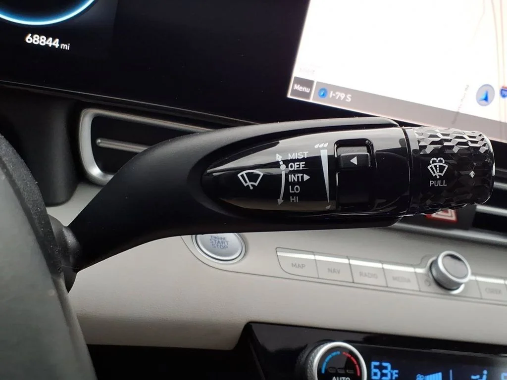 Used 2022 White Hyundai Limited image 29