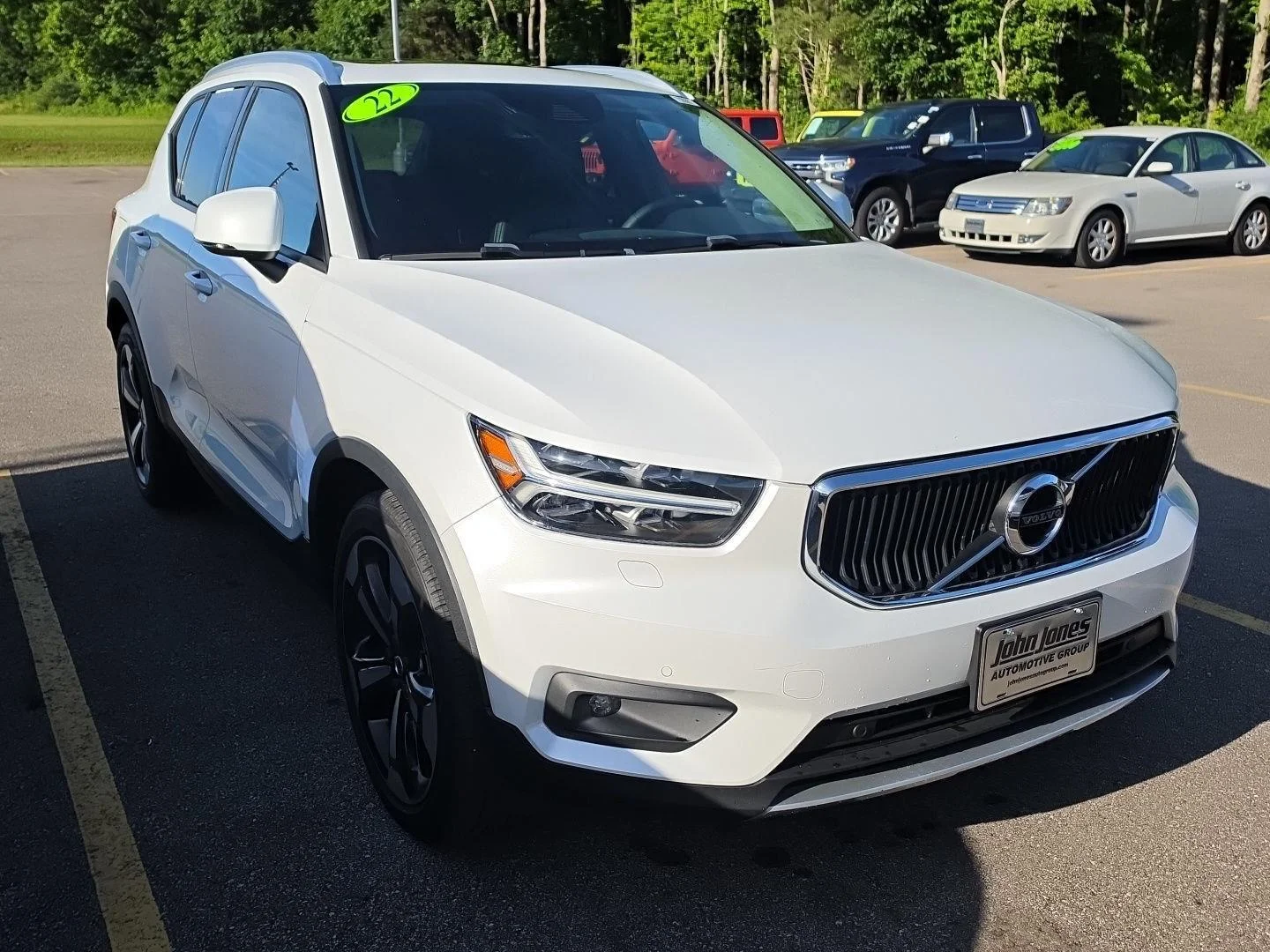 Used 2022 Crystal White Metallic Volvo Momentum image 2