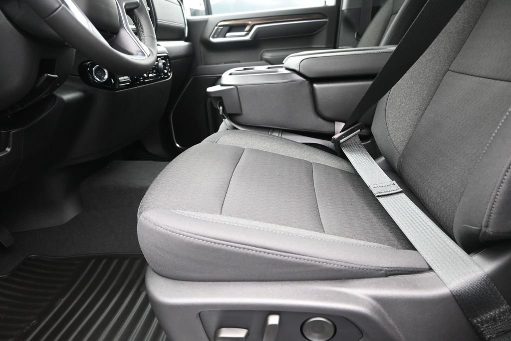 New 2026 Summit White Chevrolet LT (2FL) image 13
