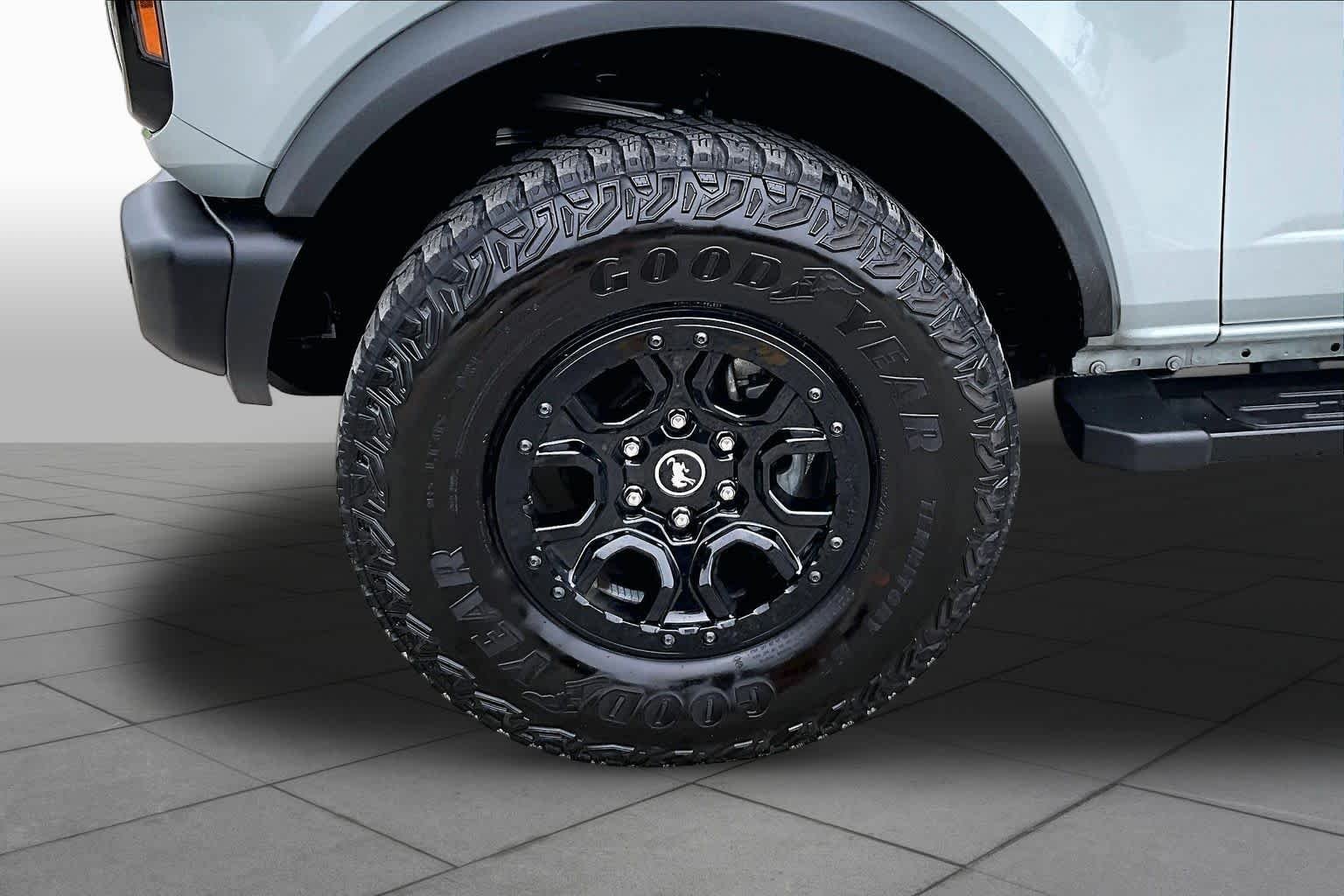 Used 2023 Cactus Gray Ford Wildtrak image 11