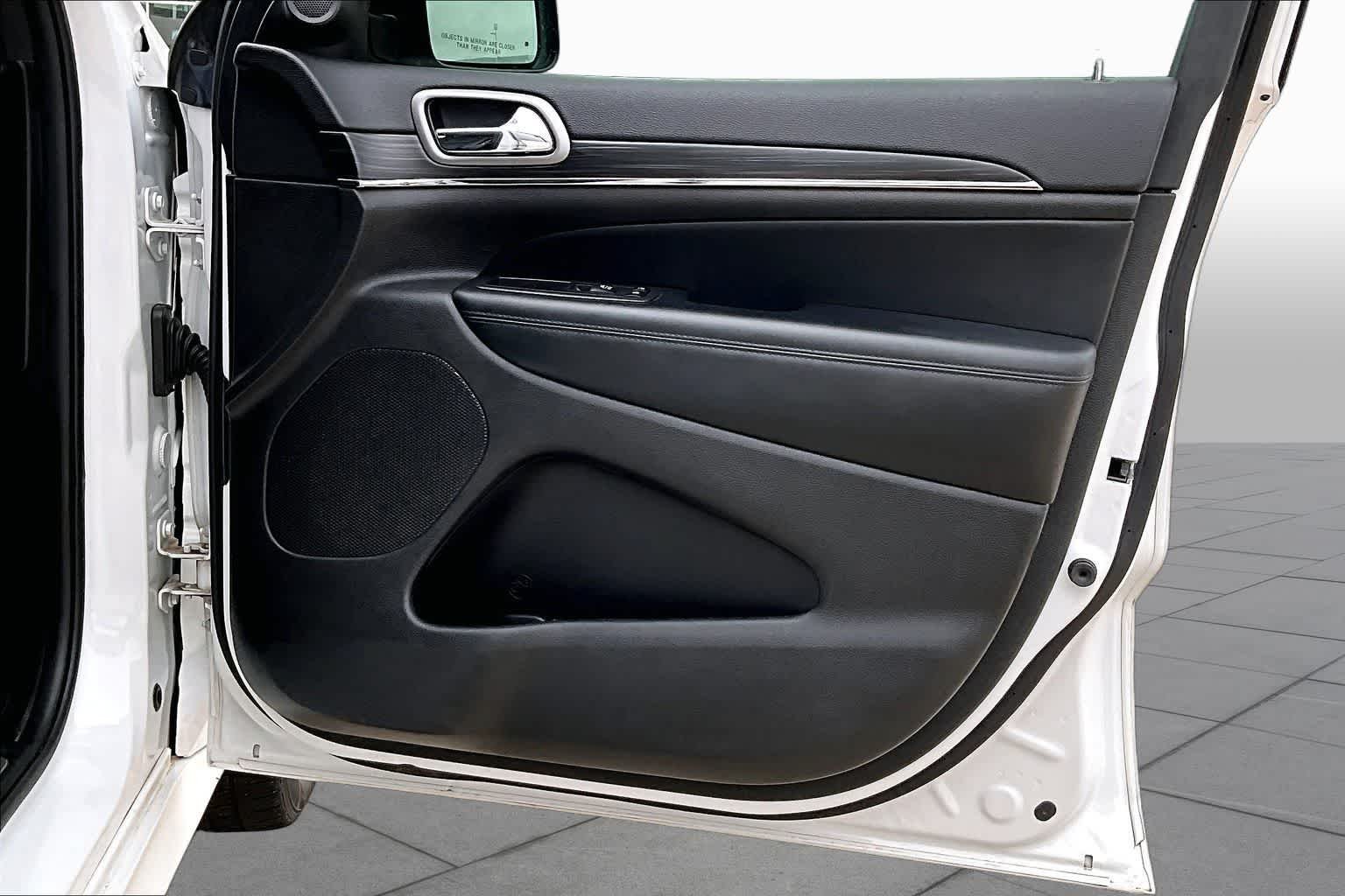 Used 2020 Bright White Clearcoat Jeep Limited X image 23