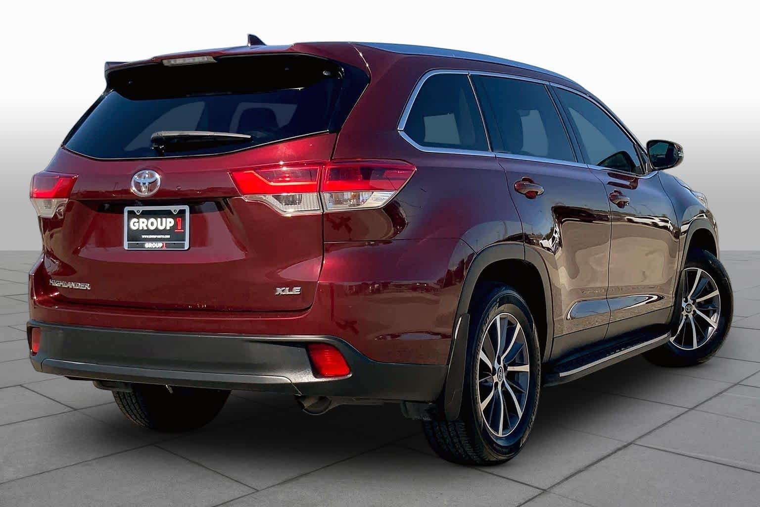 Used 2019 Ooh La La Rouge Mica Toyota XLE image 13