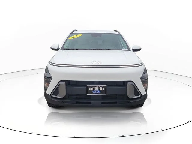 Used 2025 White Hyundai SEL image 2