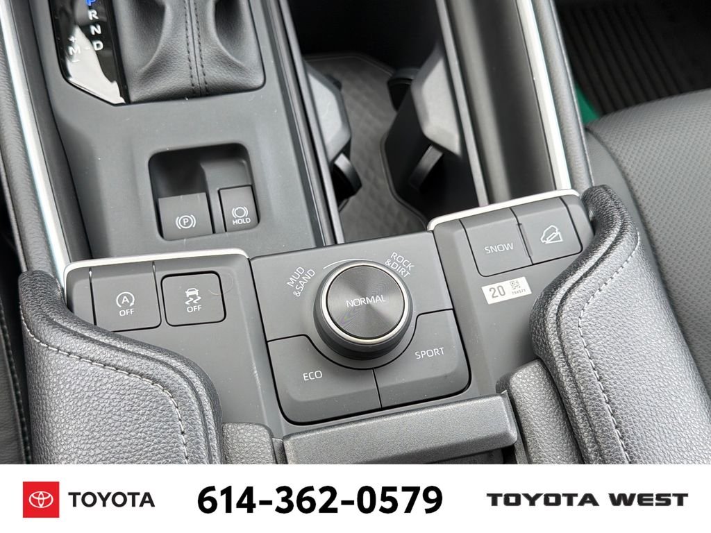 New 2026 Wind Chill Pearl Toyota Platinum image 21