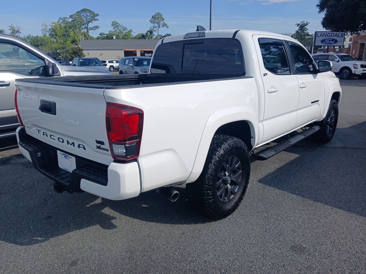 Used 2023 Ice Toyota SR5 image 4