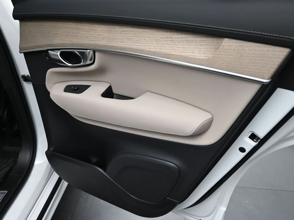 New 2026 Crystal White Volvo Plus image 24