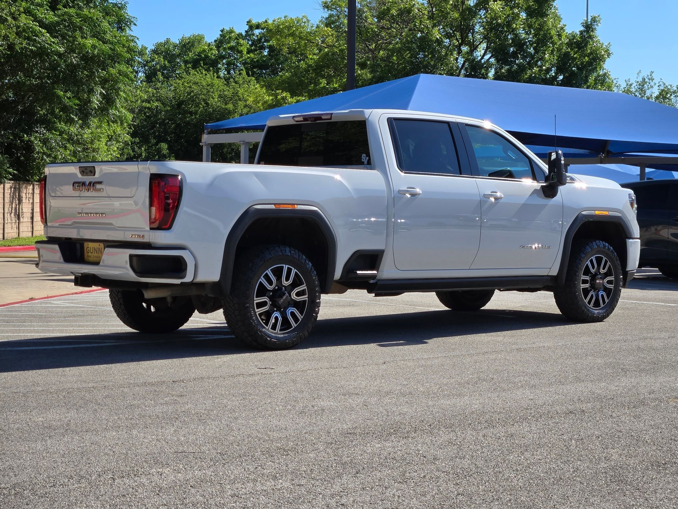 Used 2022 Summit White GMC AT4 image 3