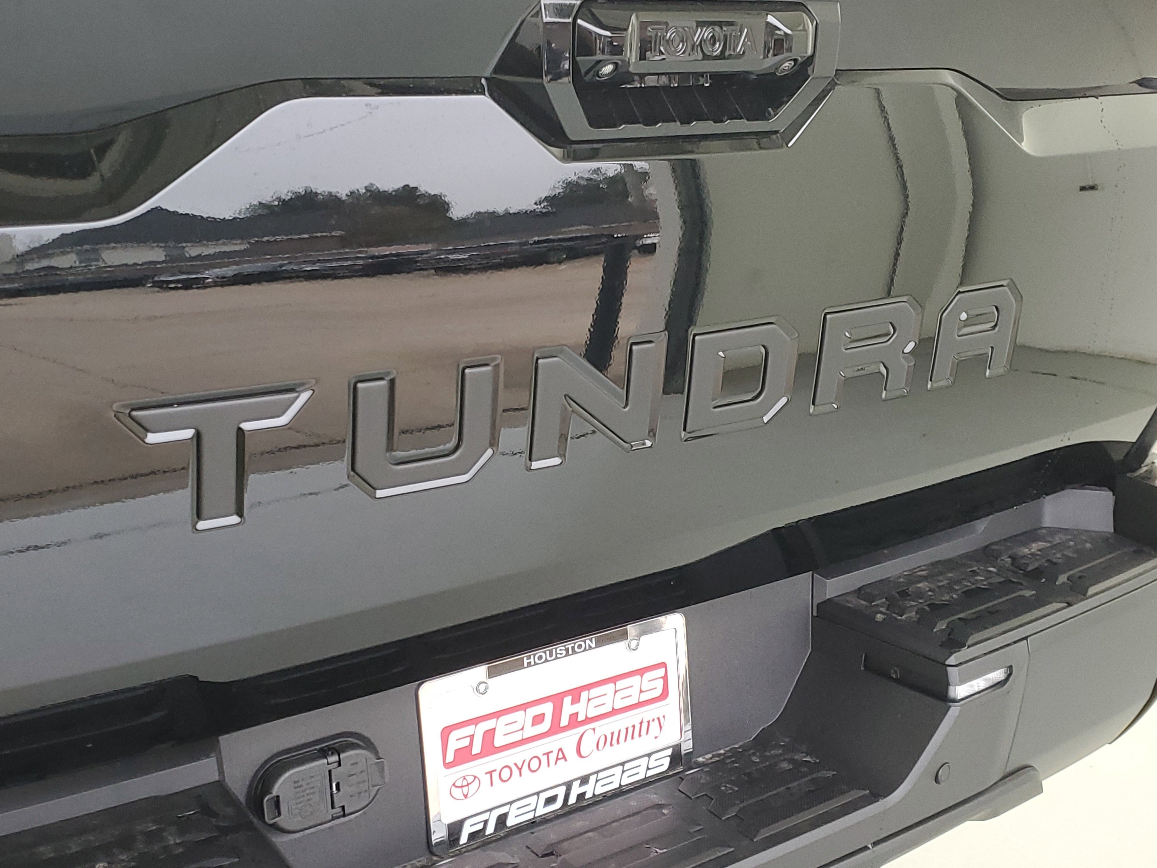 2026 Toyota Tundra Limited - Photo 9