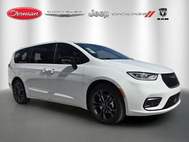 2026 Chrysler Pacifica Select's photo