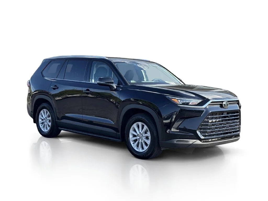 Used 2026 Midnight Black Me Toyota LE image 3