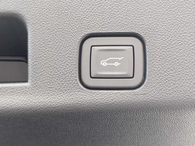 New 2027 Glacier White Tricoat GMC Elevation image 13