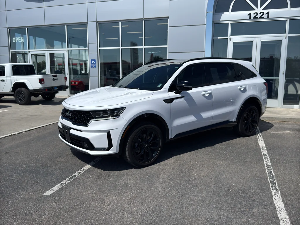 Used 2023 Glacial White Pearl Kia SX image 1