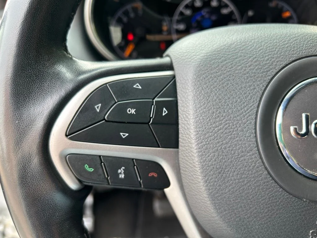 Used 2022 White Jeep Limited image 21