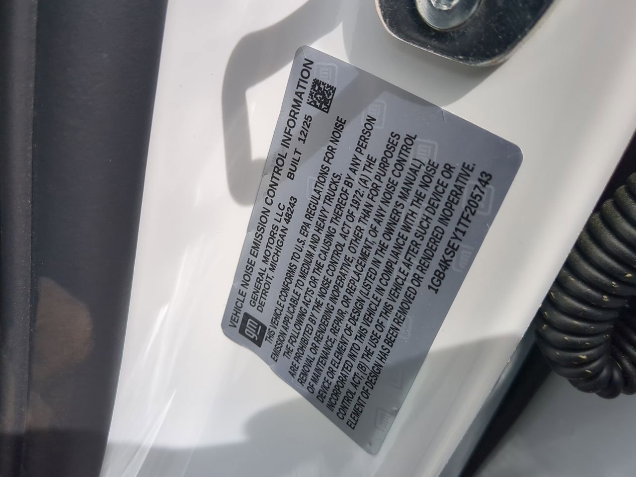 New 2026 Summit White Chevrolet Work Truck image 32