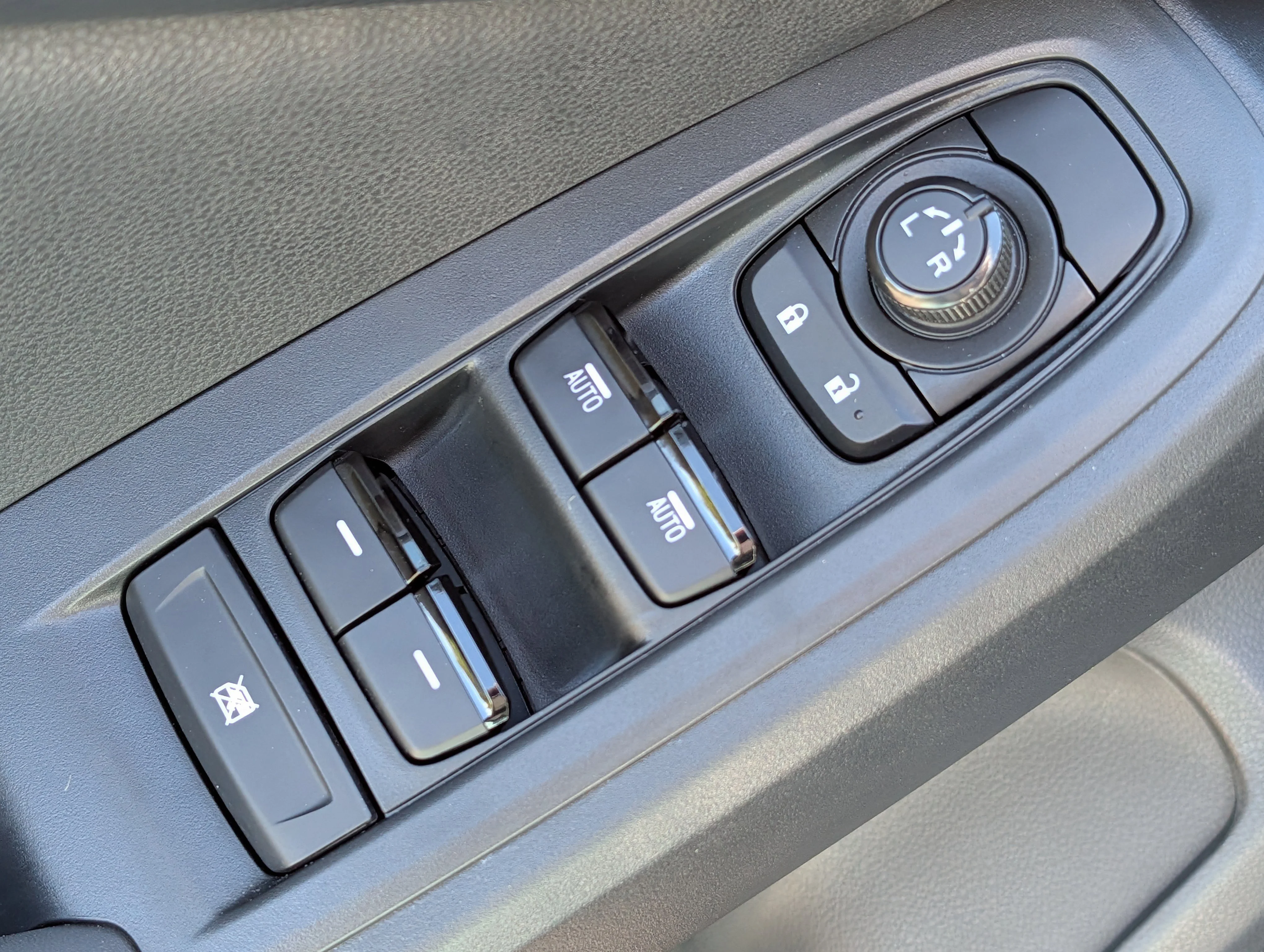 Used 2025 Offshore Blue Metallic Subaru Premium image 19