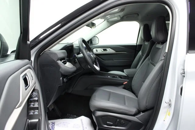 New 2026 Space White Metallic Ford Active image 36