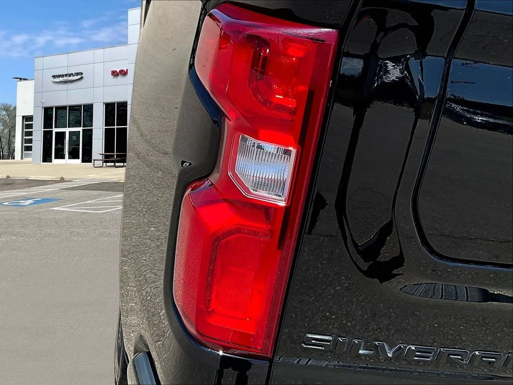 Used 2021 Black Chevrolet High Country image 26