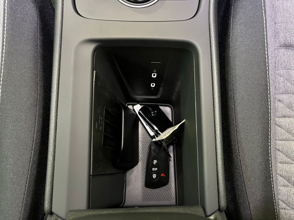 New 2026 White/off-white Volkswagen 2.0T SE image 14