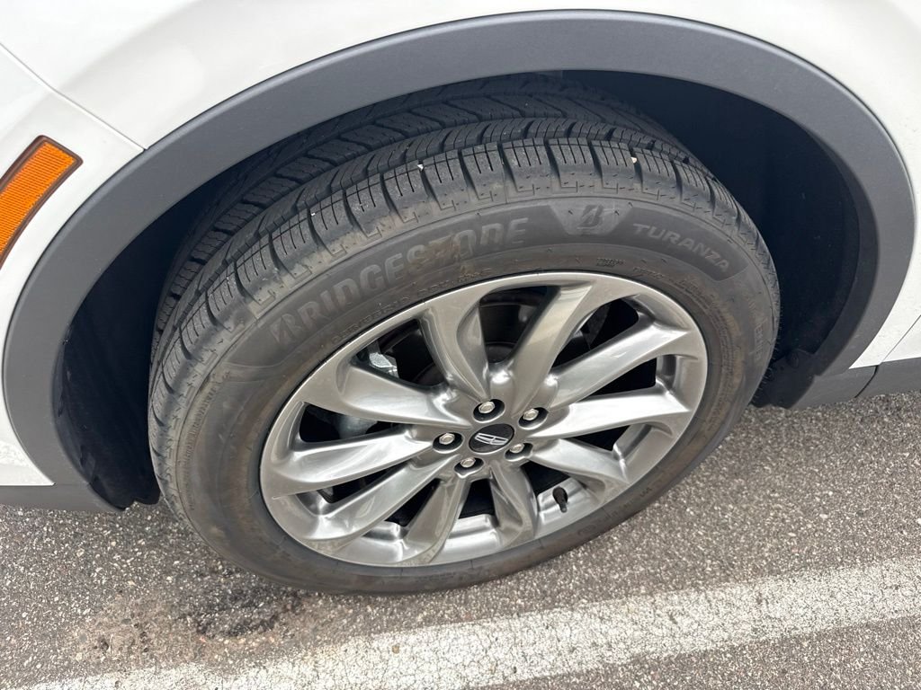 Used 2021 White Lincoln Standard image 8