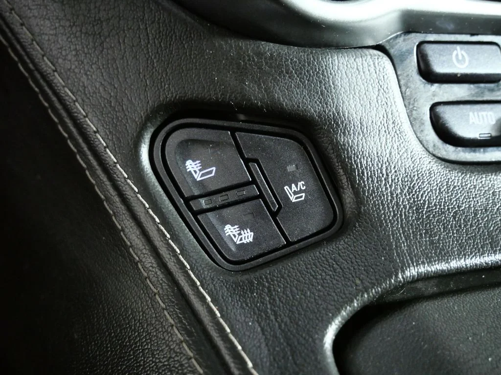 Used 2016 Red Chevrolet LTZ image 25