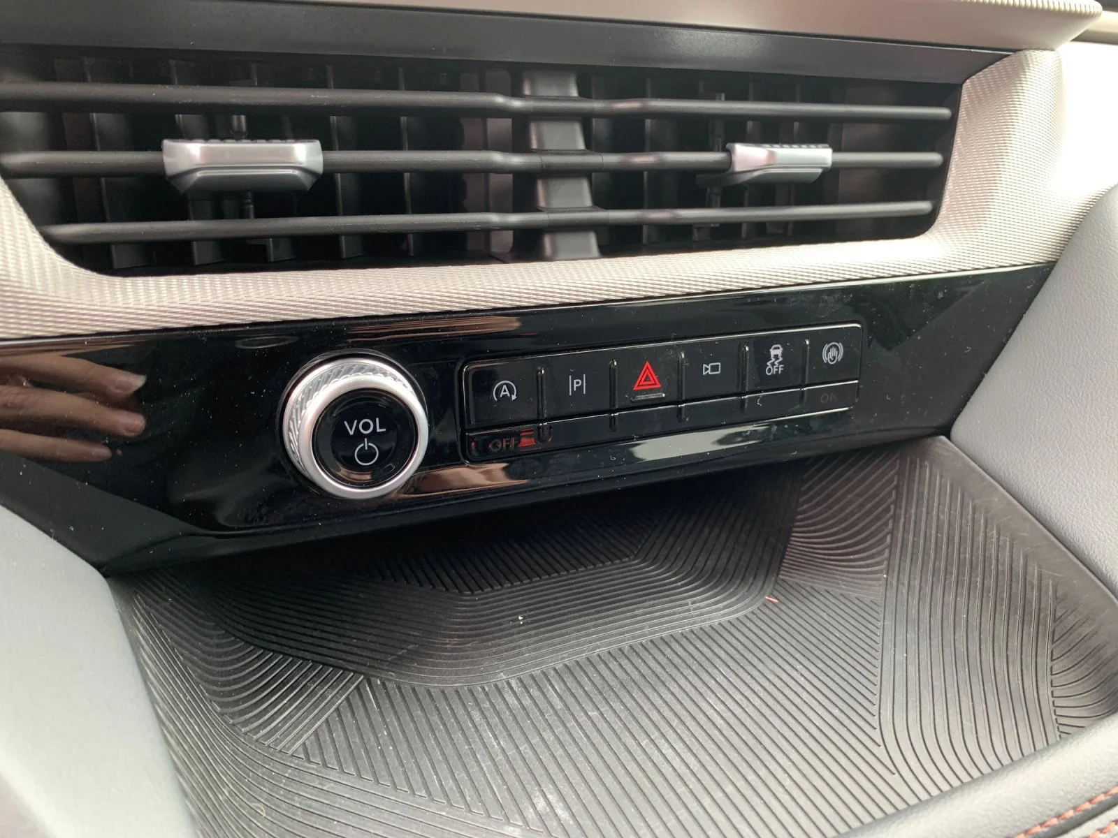 Used 2025 Gray Ford Active image 25