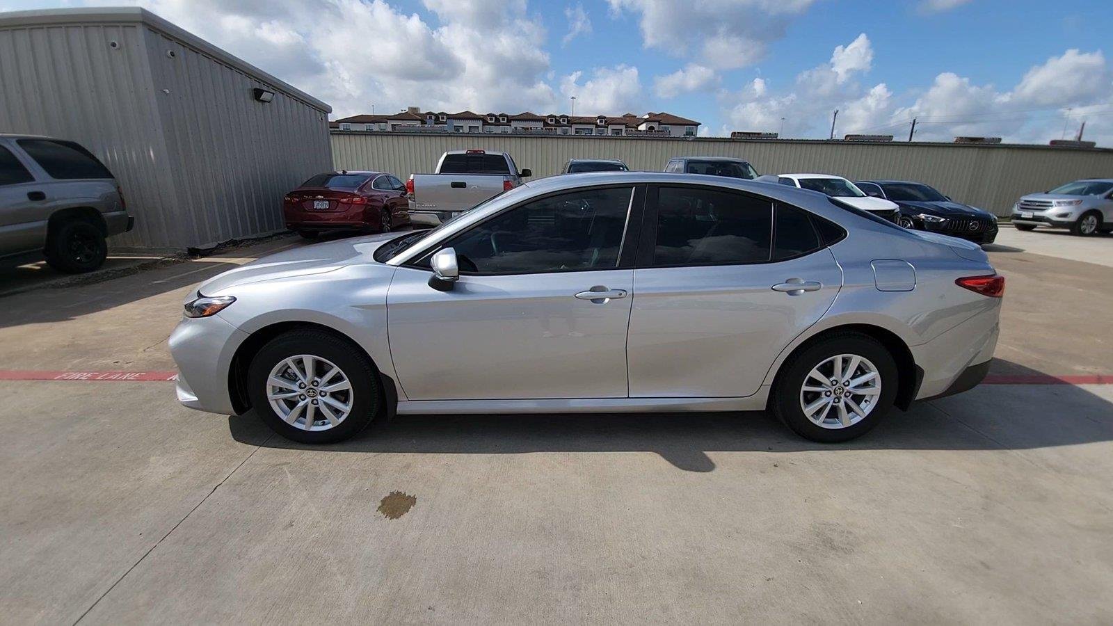 2025 Toyota Camry photo 5 of 34