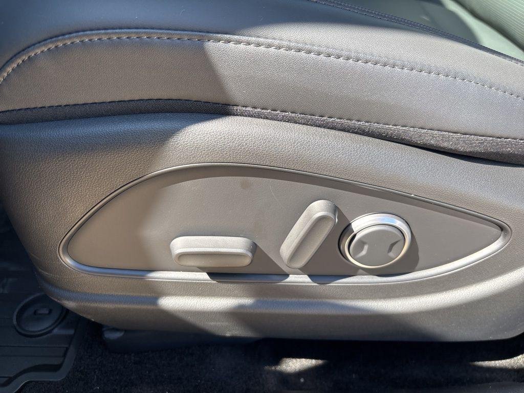 New 2026 Abyss Black Hyundai SEL 7P image 18
