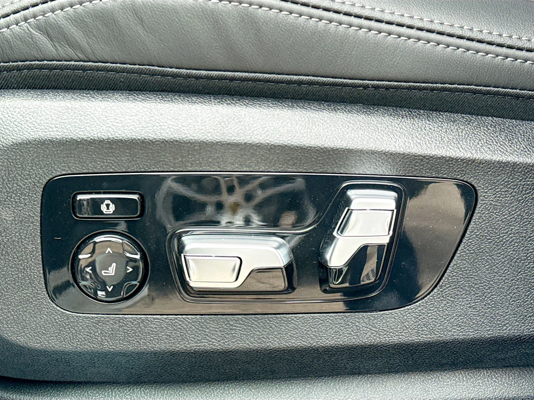 New 2027 Alpine White BMW xDrive40i image 26