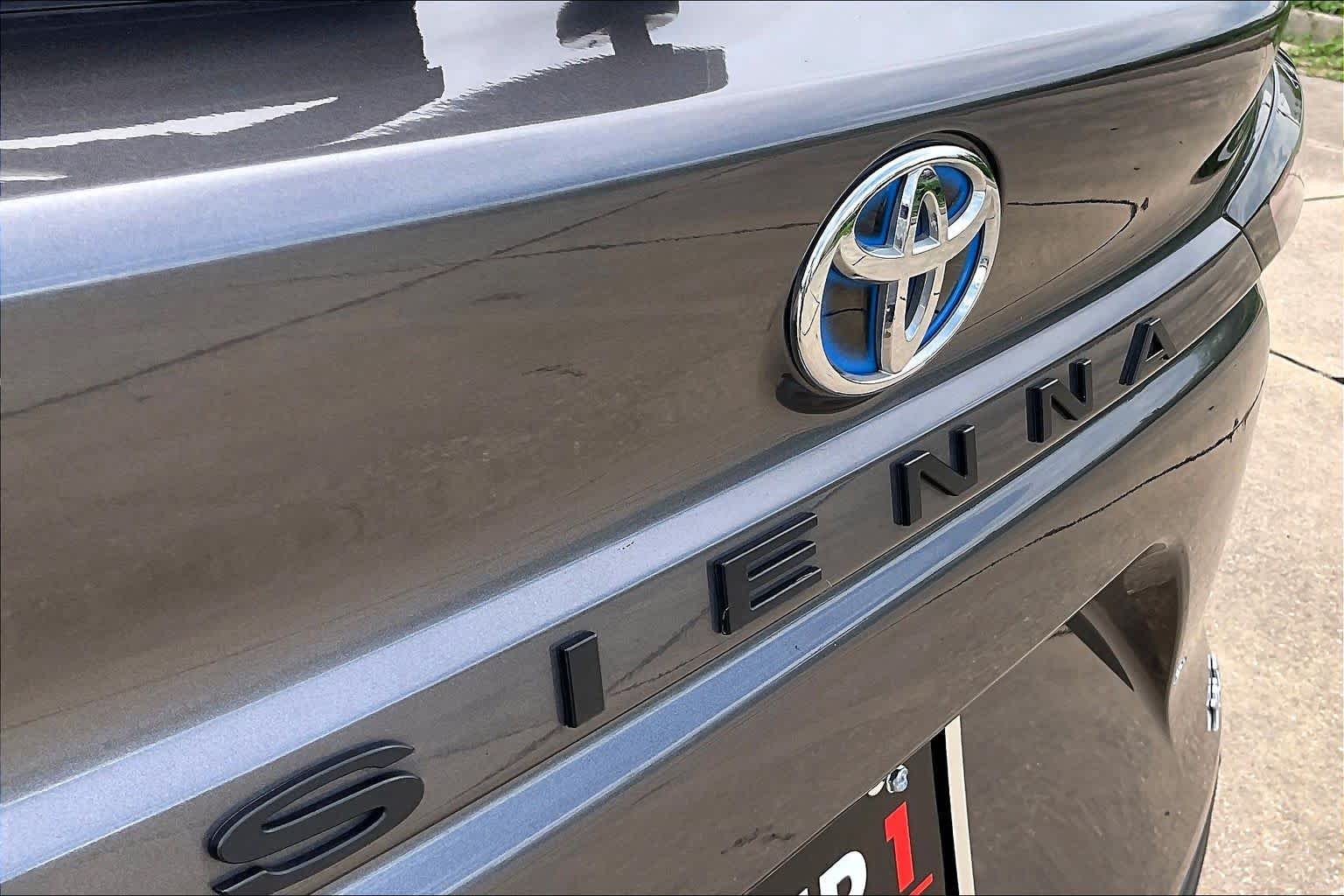 Used 2025 MAGNETIC GRAY METALLIC Toyota XLE Autono-MaaS image 29