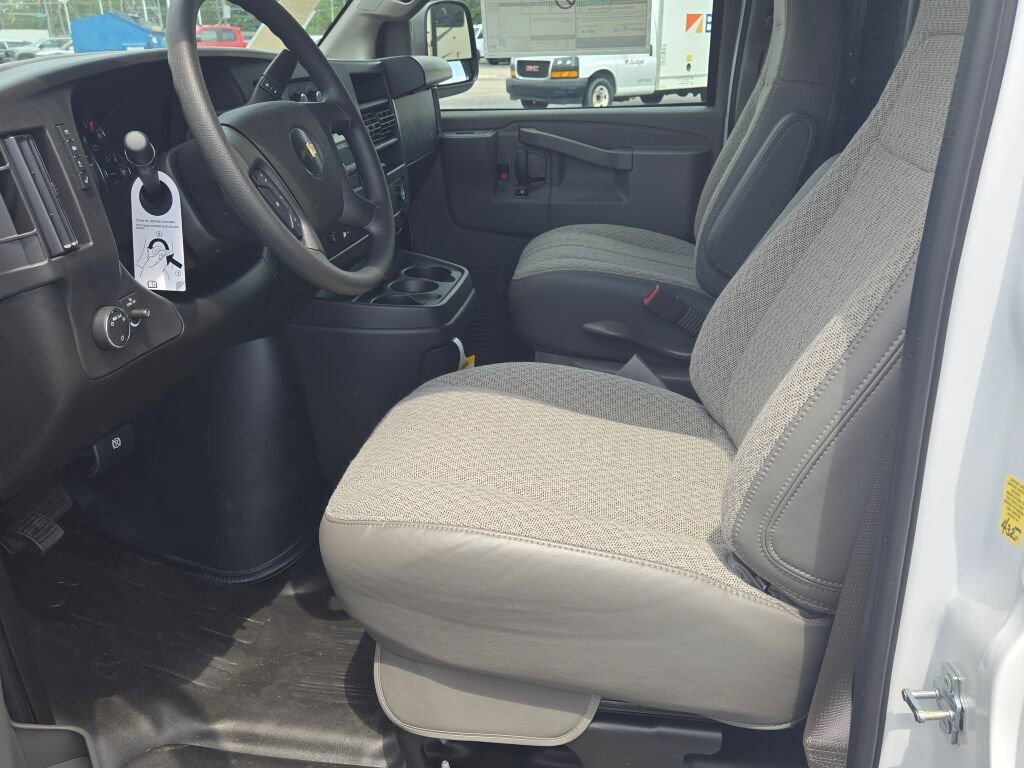 2025 Chevrolet Express Cargo Work Van - Photo 16
