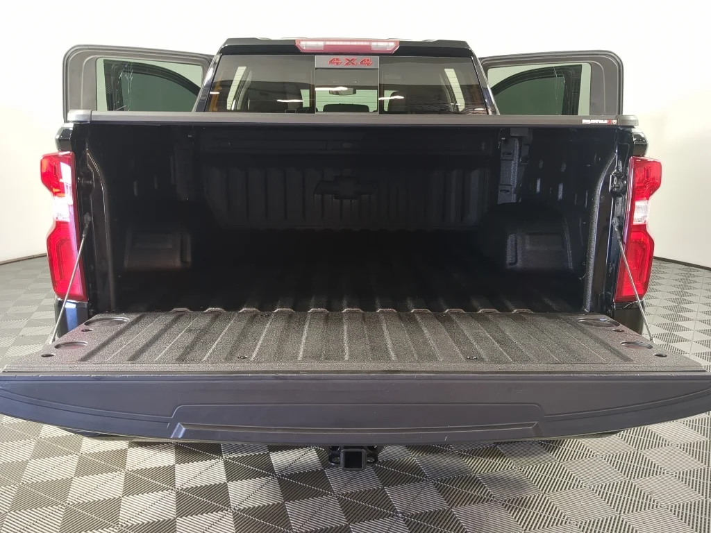Used 2020 Black Chevrolet RST image 17