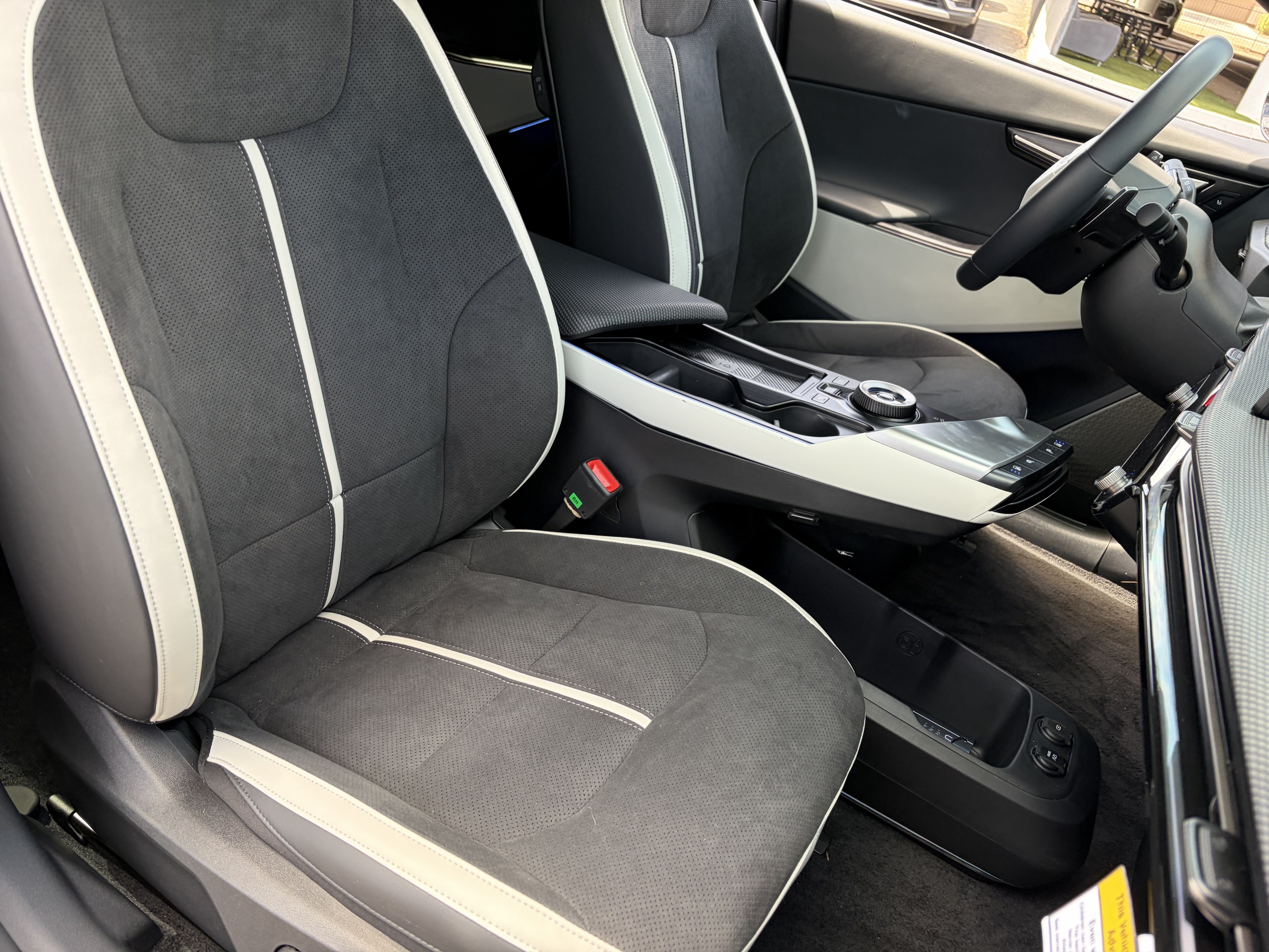 New 2026 Wolf Gray Kia GT-LINE image 8