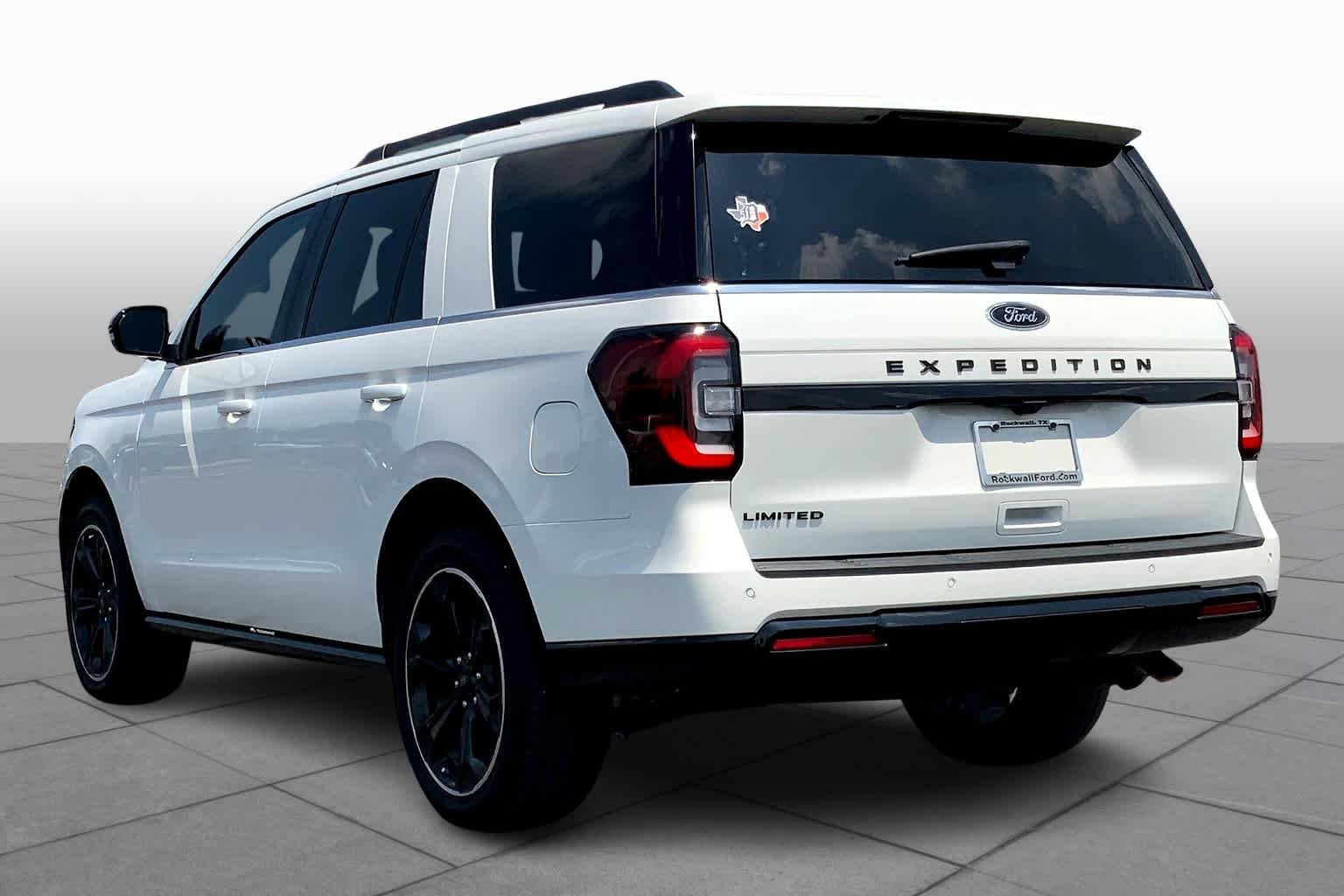 Used 2022 Star White Metallic Tri-Coat Ford Limited image 12