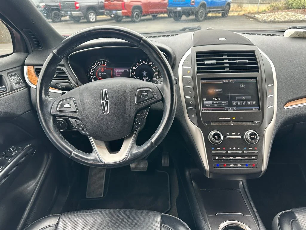 Used 2015 Red Lincoln Base image 15