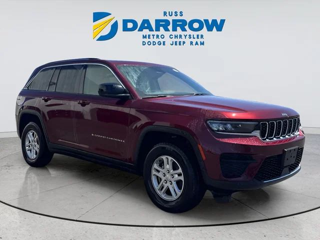 Used 2023 Red Jeep Laredo image 7